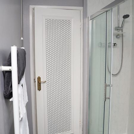 Superb 3 Bedroom Flat In Stafford Exterior photo