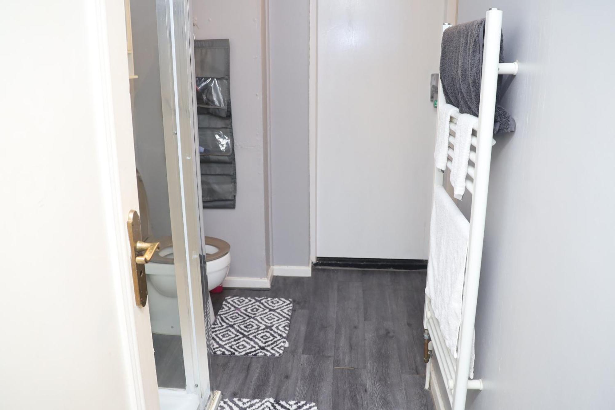 Superb 3 Bedroom Flat In Stafford Exterior photo