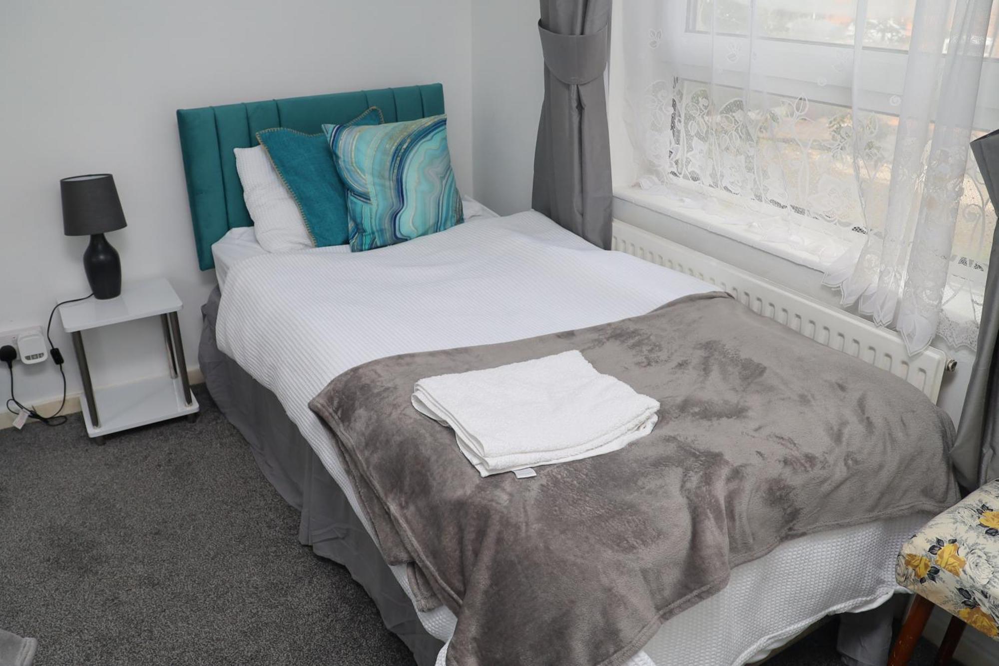 Superb 3 Bedroom Flat In Stafford Exterior photo
