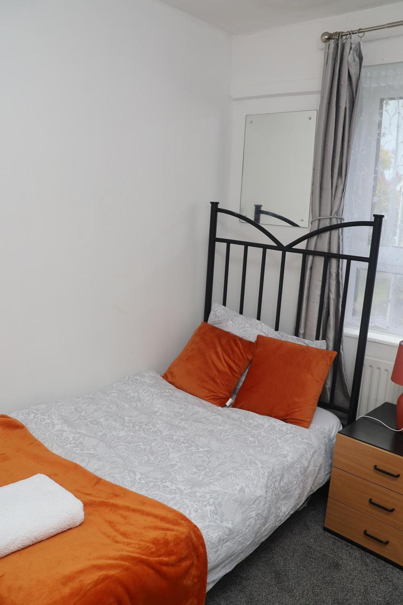 Superb 3 Bedroom Flat In Stafford Exterior photo